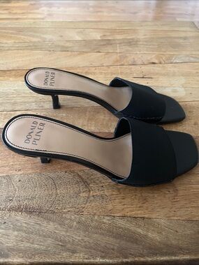 NWOB DONALD PLINER CARICE MINIMALIST BLACK SLIDES KITTEN HEELS SANDALS 7.5